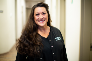 Robin Helton headshot
